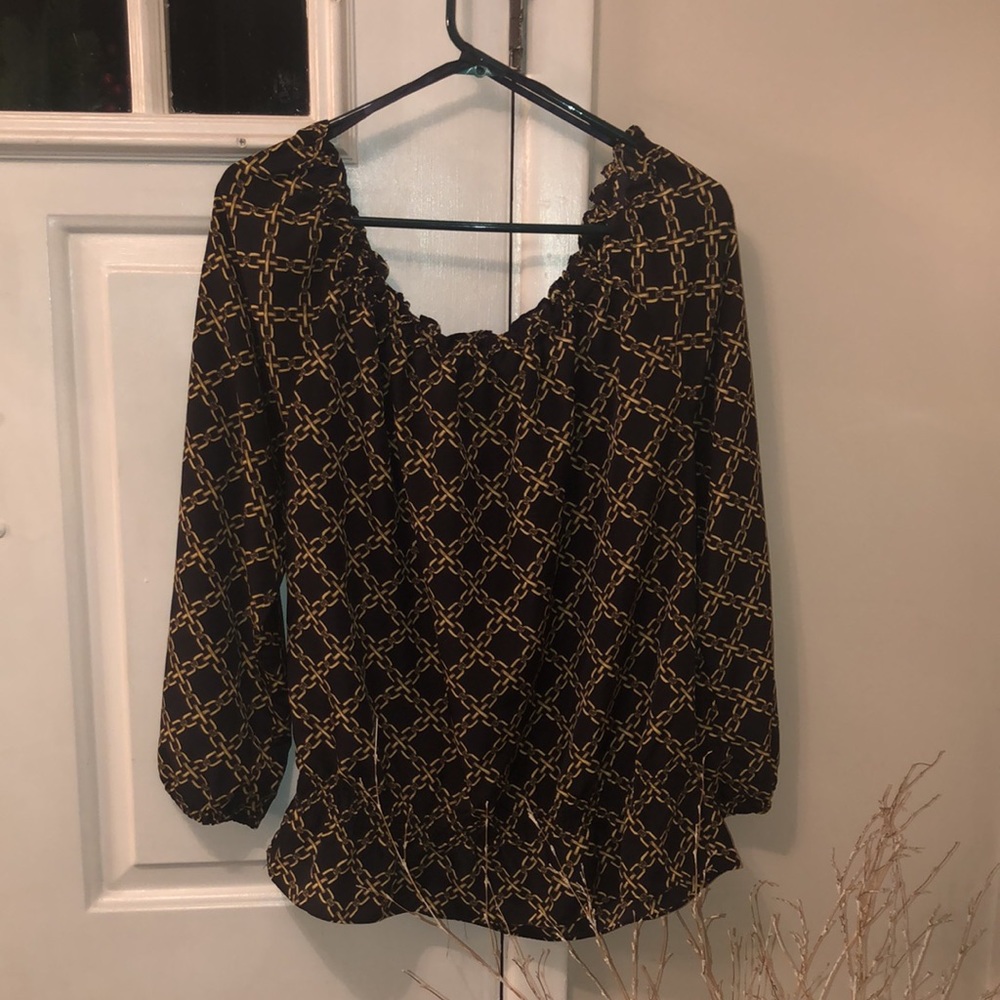 🎉HP 9/2/23 Michael Kors Navy blue and gold link chain blouse